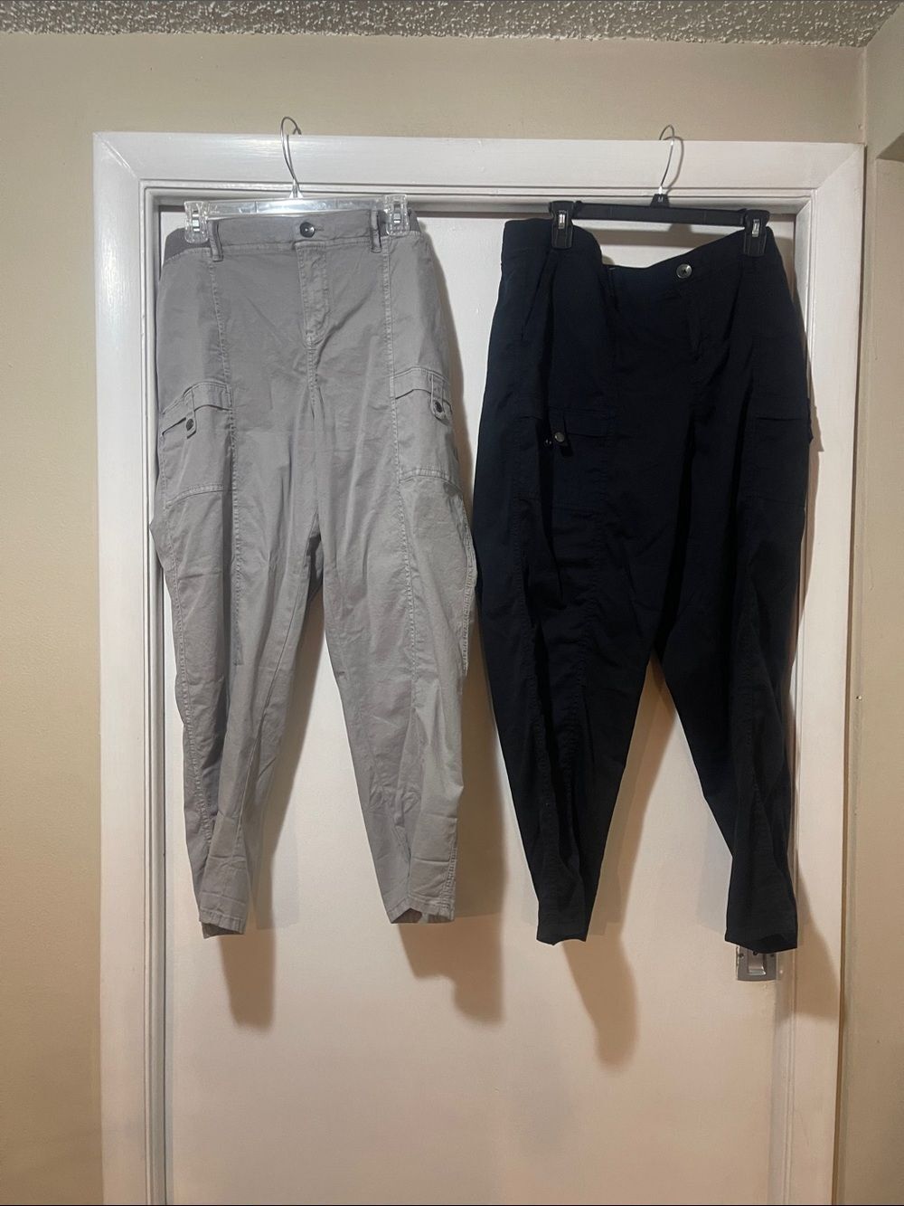 Women’s Capri Mid-Rise Pants in Light Gray and black 2 pairs sonoma size 18W